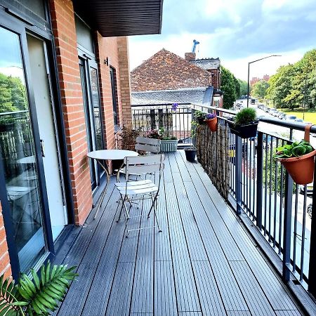 Luxury 2-Bedroom Service Apartment With Balcony Manchester Buitenkant foto