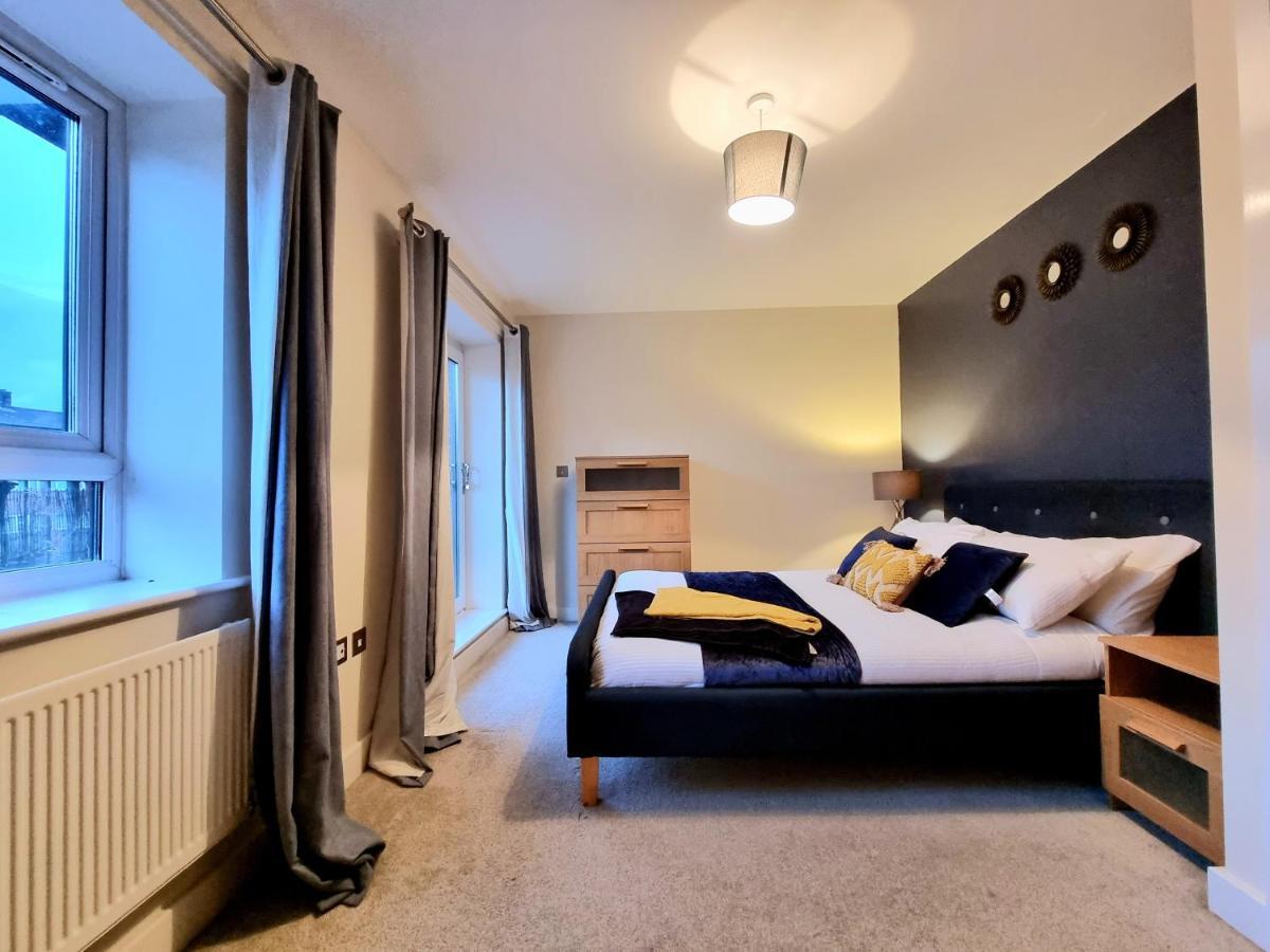 Luxury 2-Bedroom Service Apartment With Balcony Manchester Buitenkant foto