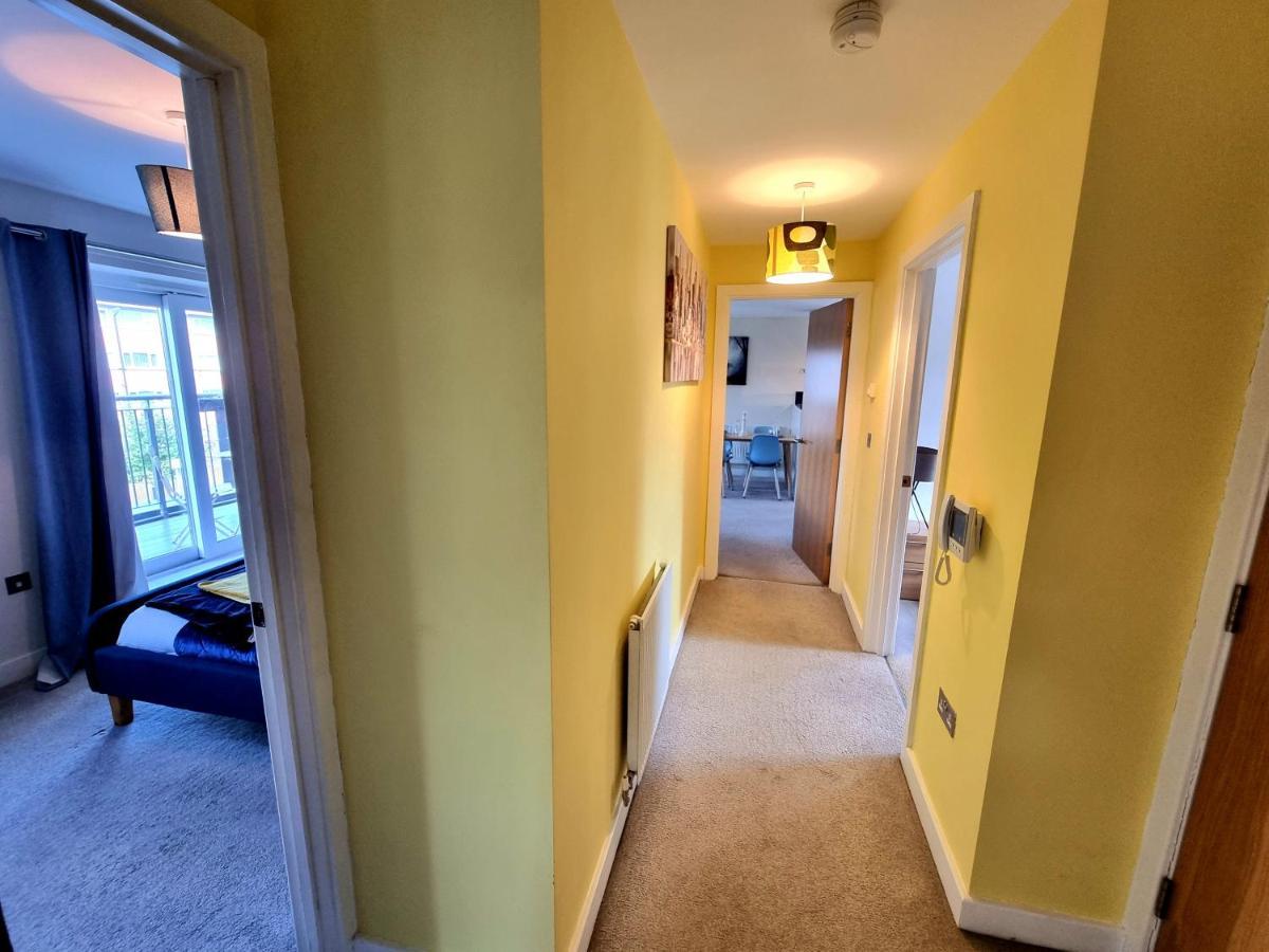 Luxury 2-Bedroom Service Apartment With Balcony Manchester Buitenkant foto