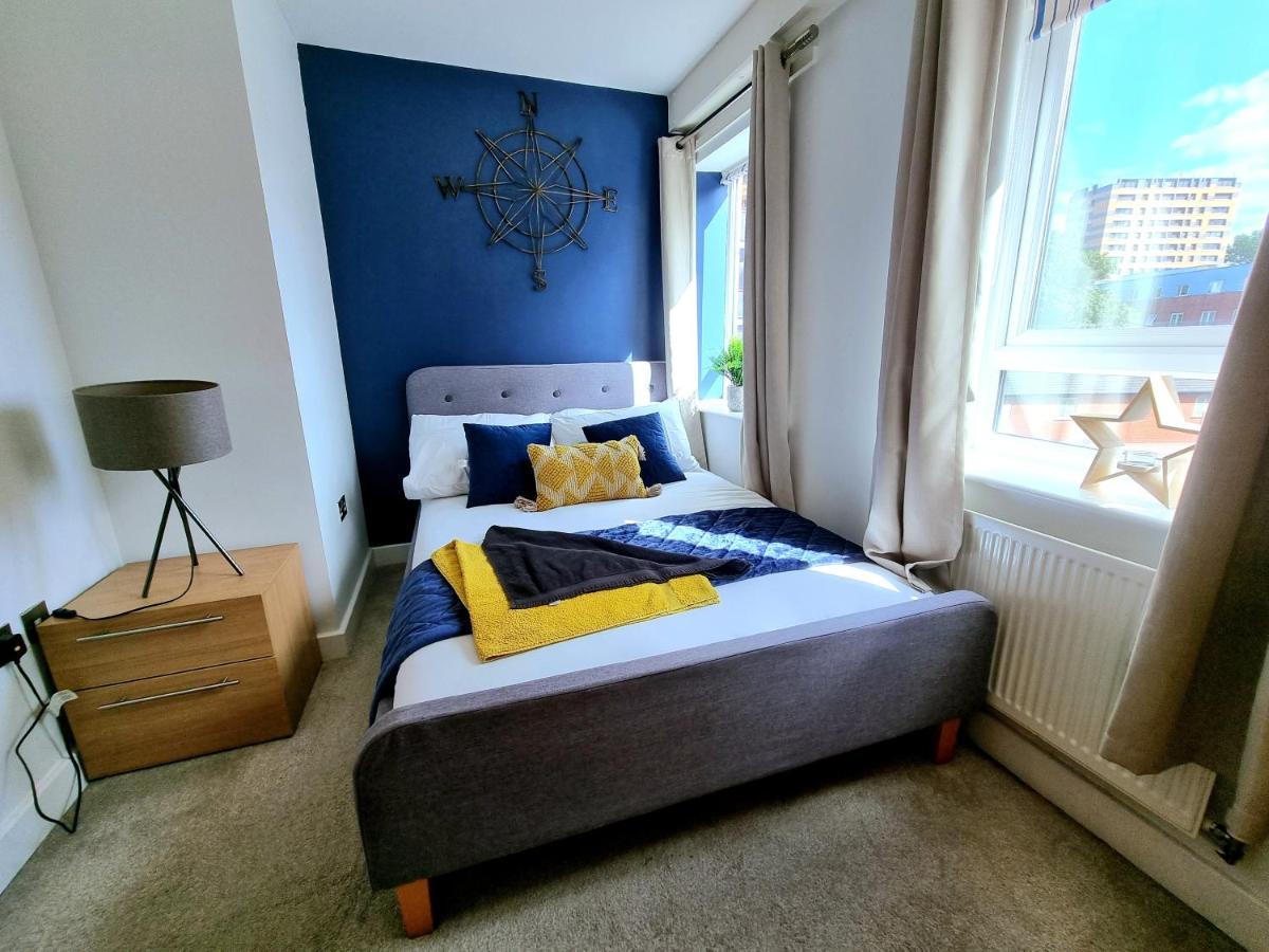 Luxury 2-Bedroom Service Apartment With Balcony Manchester Buitenkant foto