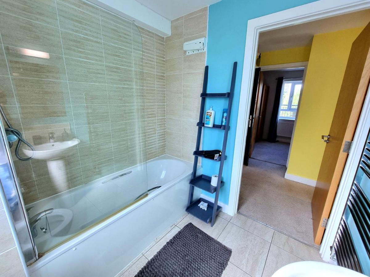 Luxury 2-Bedroom Service Apartment With Balcony Manchester Buitenkant foto