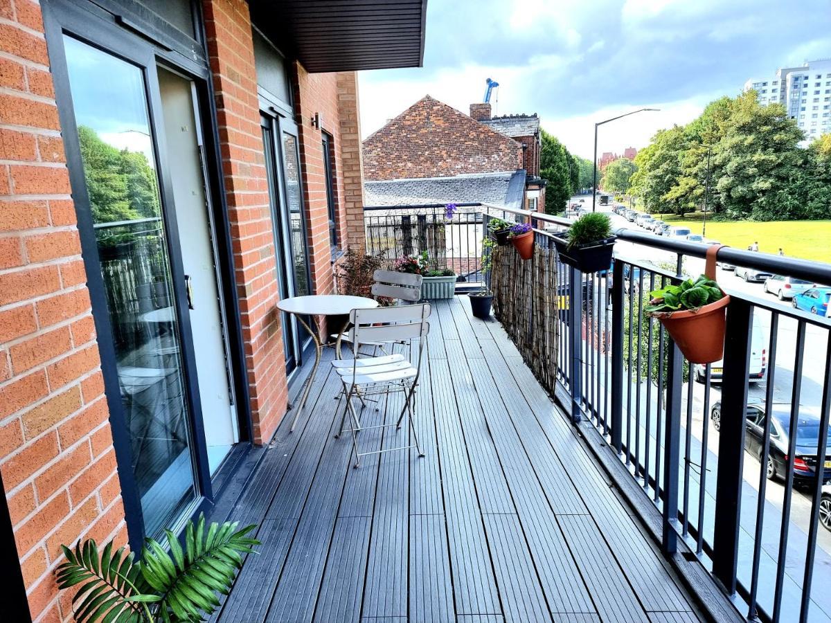 Luxury 2-Bedroom Service Apartment With Balcony Manchester Buitenkant foto