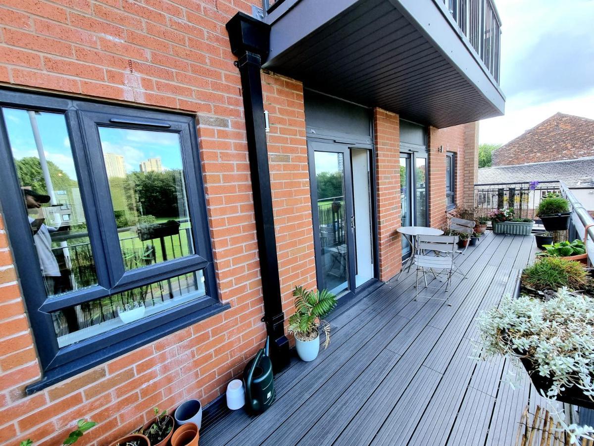 Luxury 2-Bedroom Service Apartment With Balcony Manchester Buitenkant foto
